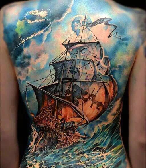 点击大图看下一张：风雨无阻的满背炫丽海盗船纹身刺秦