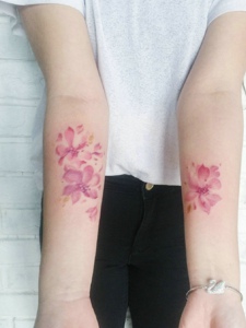 小清新唯美的手臂花朵纹身图片