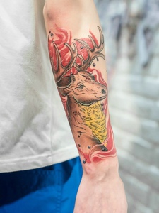 彩色小鹿手臂纹身刺青非常好看