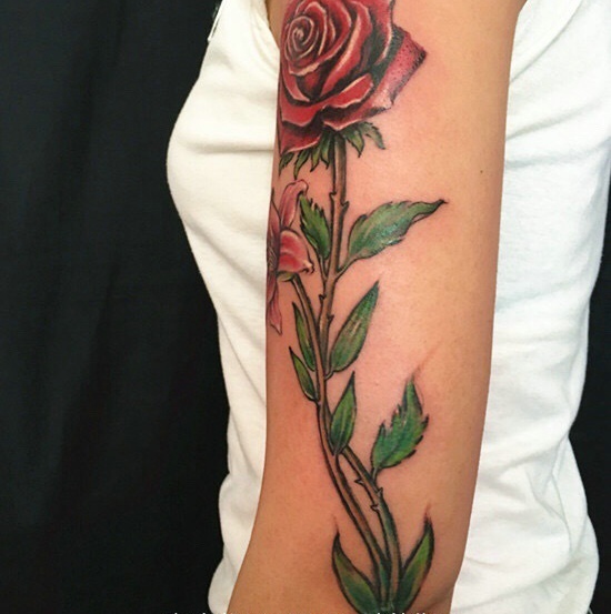 点击大图看下一张：手臂一只玫瑰花纹身刺青向往着爱情
