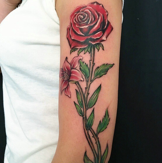 点击大图看下一张：手臂一只玫瑰花纹身刺青向往着爱情