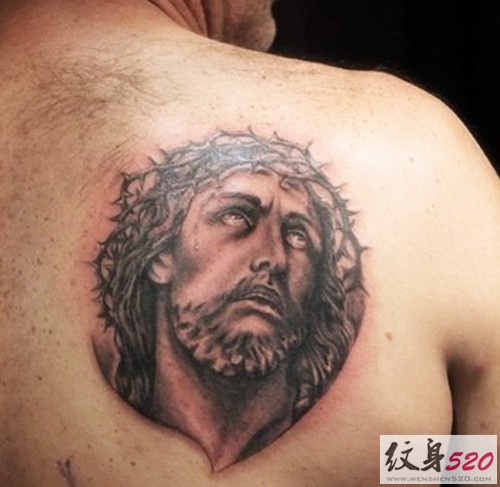 点击大图看下一张：背部经典耶稣肖像纹身图4