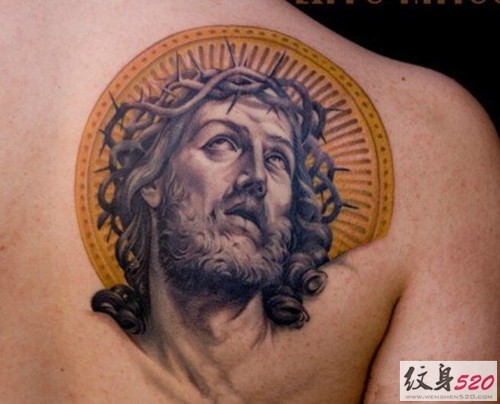 点击大图看下一张：背部经典耶稣肖像纹身图5