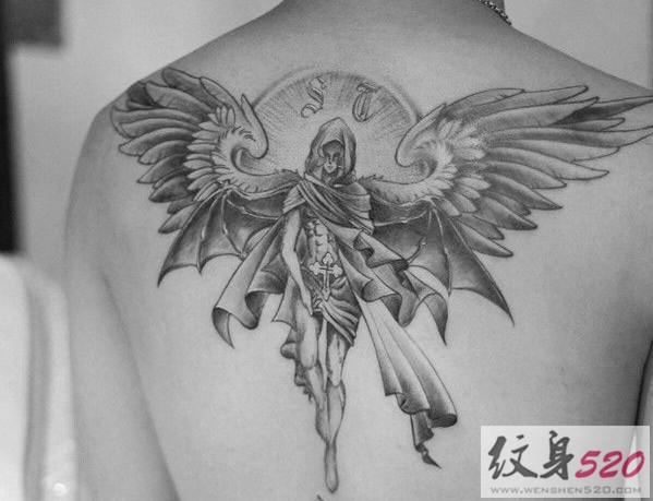 点击大图看下一张：后背天使图案纹身图4