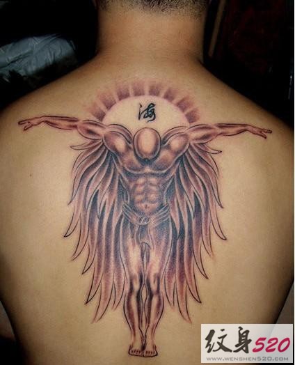 点击大图看下一张：后背天使图案纹身