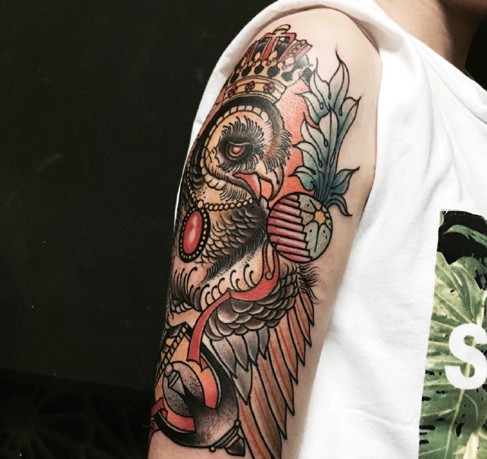 点击大图看下一张：经典花臂复古猫头鹰纹身刺青