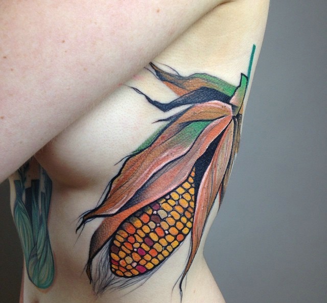 点击大图看下一张：非常个性的菠萝和玉米纹身图案