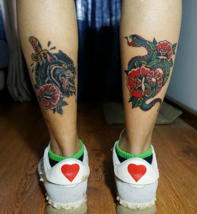 点击大图看下一张：玫瑰与蛇混合的小腿纹身图案