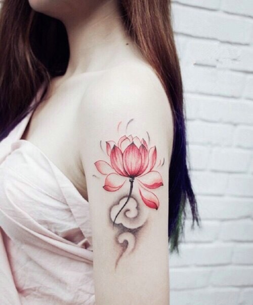 点击大图看下一张：皙白女神手臂漂亮莲花纹身刺青