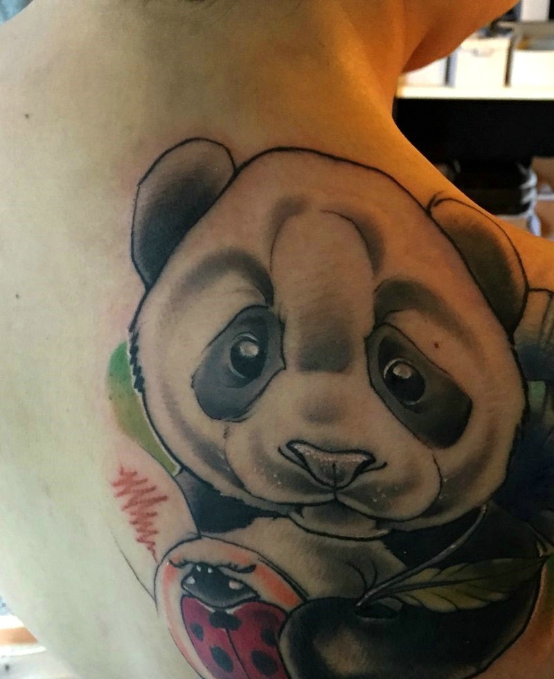 点击大图看下一张：一只大眼可爱萌萌的大熊猫纹身图片