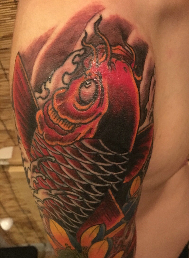 点击大图看下一张：花臂红鲤鱼纹身刺青红红火火