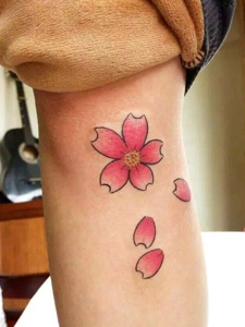 膝盖下的唯美小清新樱花纹身刺青