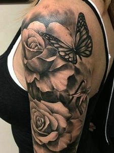 花朵与蝴蝶一起的花臂纹身图案