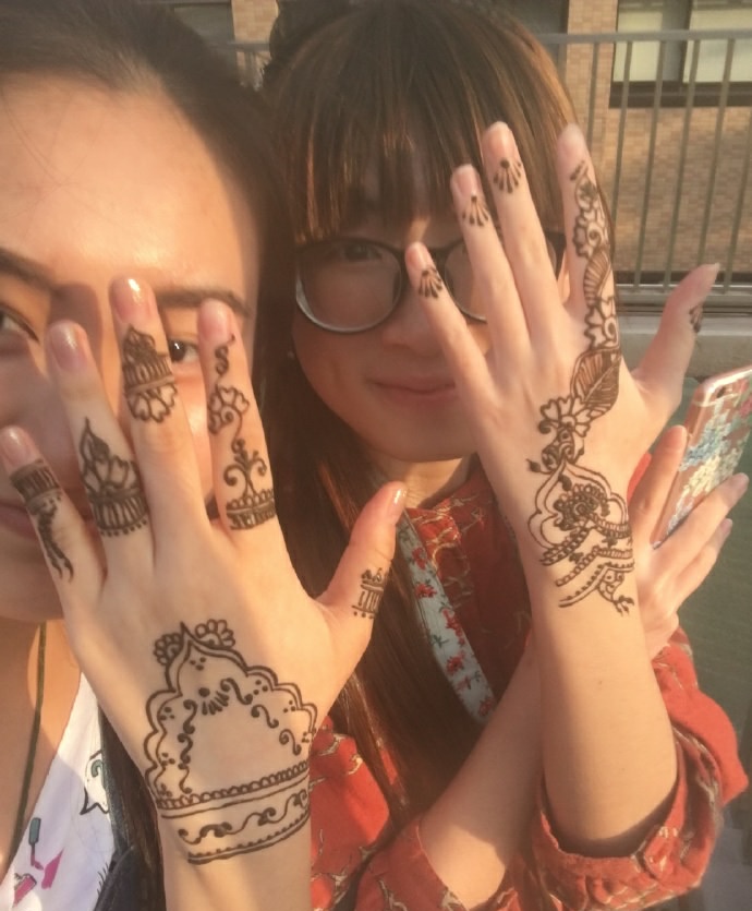点击大图看下一张：一组女生特别喜欢的手臂海娜纹身刺青