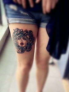 女生大腿个性欧式图腾纹身刺青