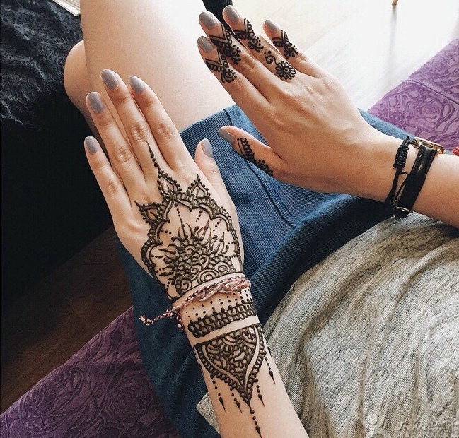 点击大图看下一张：一组适合时尚女生的手背海娜纹身刺青