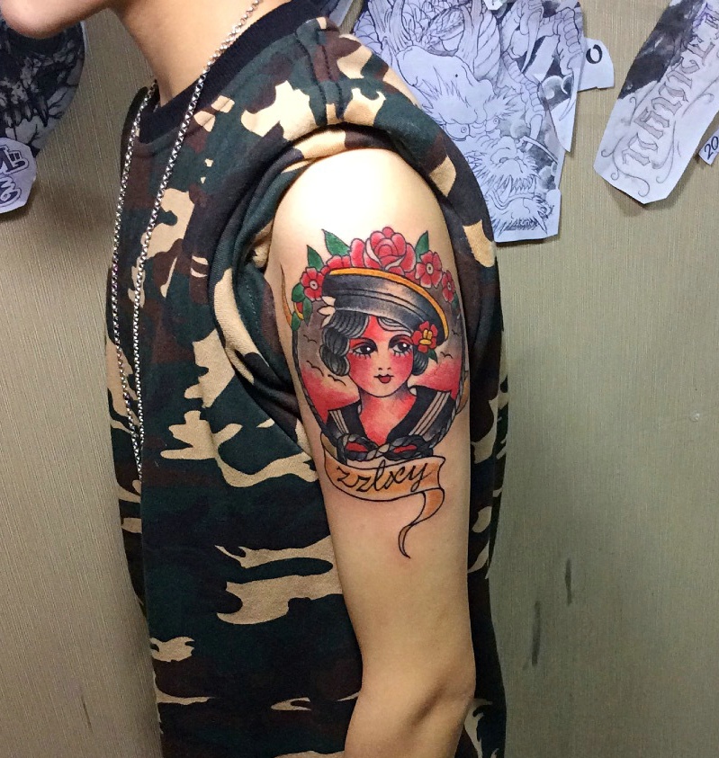 点击大图看下一张：手臂彩色美女军人纹身刺青很耀眼