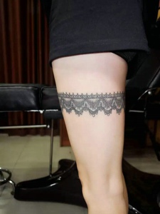 大腿3d蕾丝纹身刺青非常个性