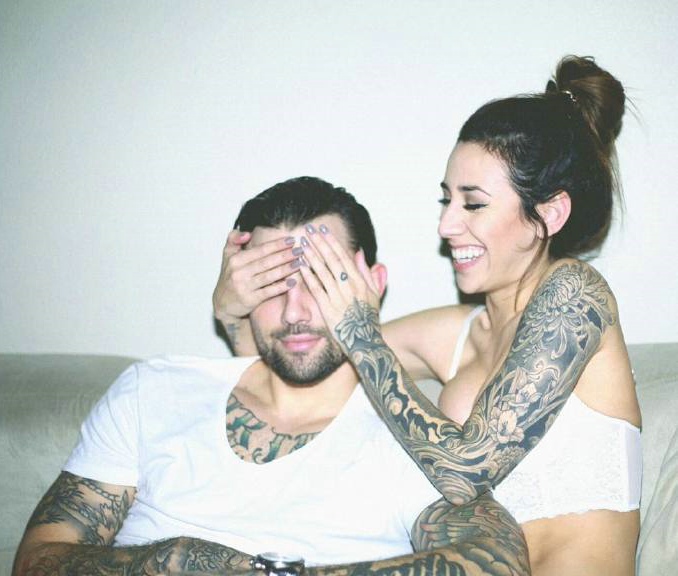 点击大图看下一张：一组外国情侣纹身刺青非常亲密