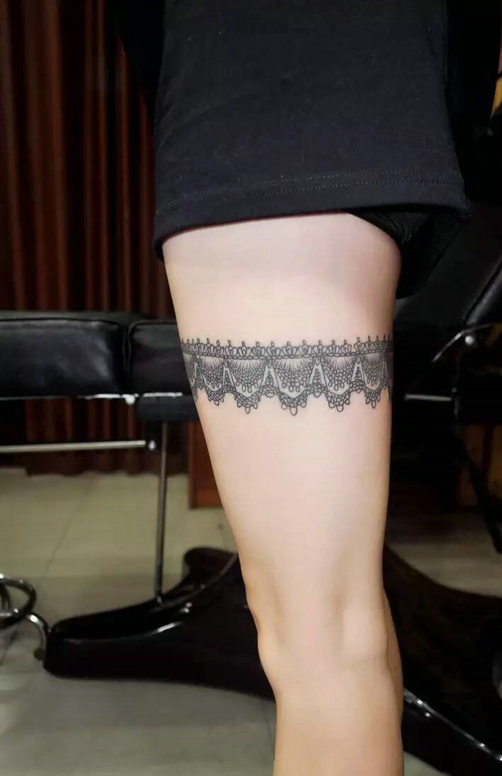 点击大图看下一张：大腿3d蕾丝纹身刺青非常个性