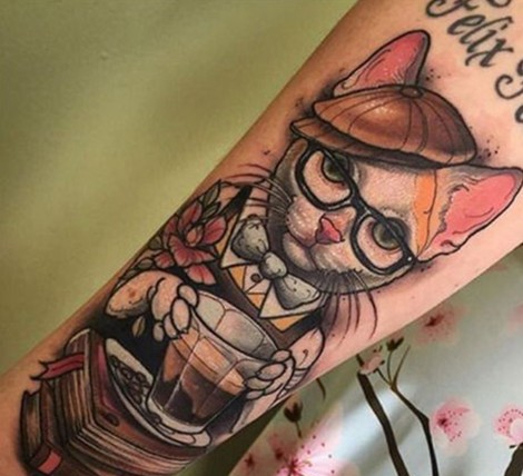 点击大图看下一张：爱猫人士最喜欢的手臂上的猫纹身