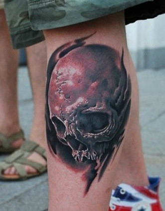 点击大图看下一张：潮流酷炫的腿部骷髅纹身