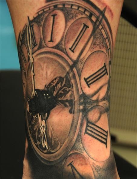 点击大图看下一张:个性潮流钟表时钟图案腿部纹身