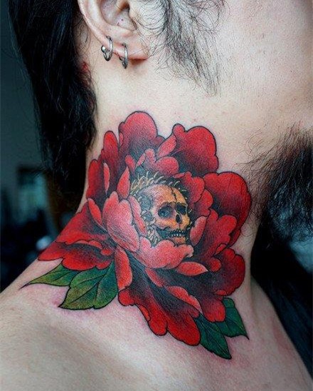 点击大图看下一张：个性时尚的脖子上的花朵纹身