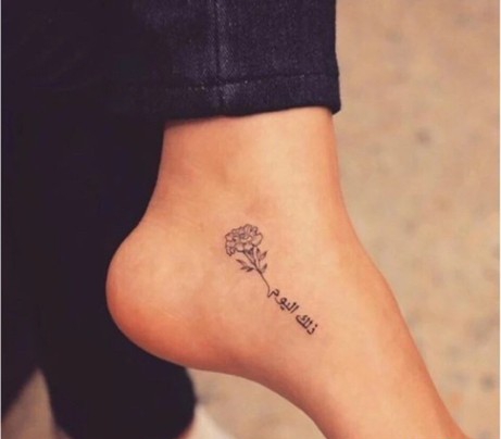 点击大图看下一张：简约的花朵脚踝纹身小图案