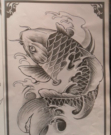 点击大图看下一张：经典传统的鲤鱼纹身手稿