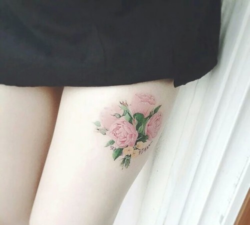 点击大图看下一张：女生性感腿部大腿花朵纹身