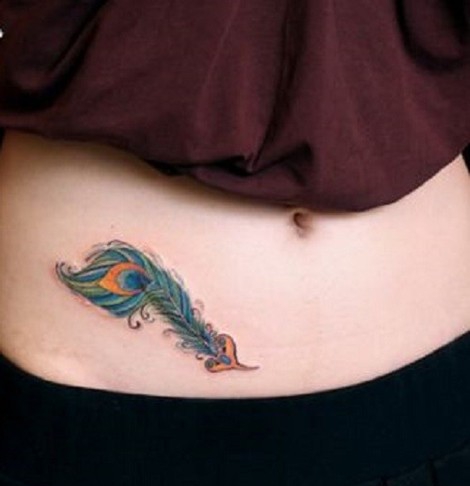 点击大图看下一张：女性唯美的孔雀翎孔雀羽毛纹身