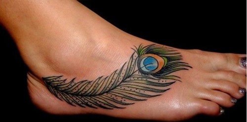 点击大图看下一张：女性唯美的孔雀翎孔雀羽毛纹身