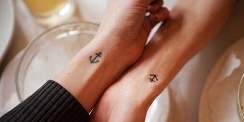 点击大图看下一张：情侣间的小tattoo