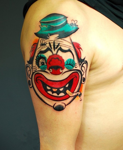 点击大图看下一张：一组个性的大臂上小丑纹身图案