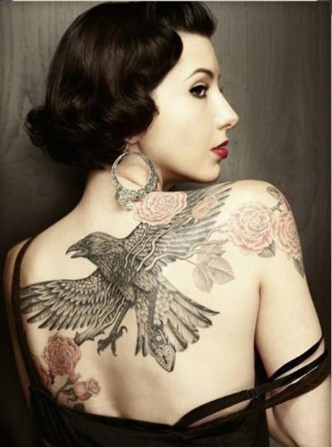 点击大图看下一张：一组时尚特别的女性背部纹身