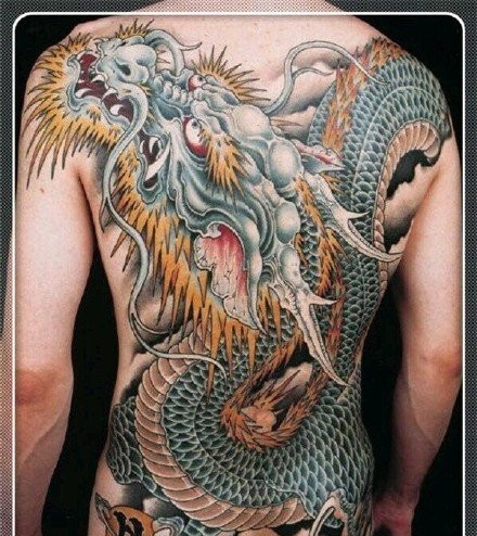点击大图看下一张：中国风经典传统的满背龙纹身