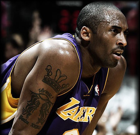 点击大图看下一张：NBA巨星kobe手臂上引人注目的纹身