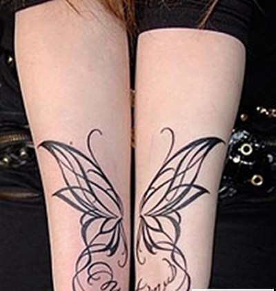 点击大图看下一张：与你翩翩飞舞 情侣蝴蝶纹身