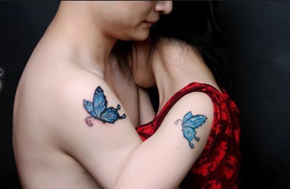 点击大图看下一张：与你翩翩飞舞 情侣蝴蝶纹身