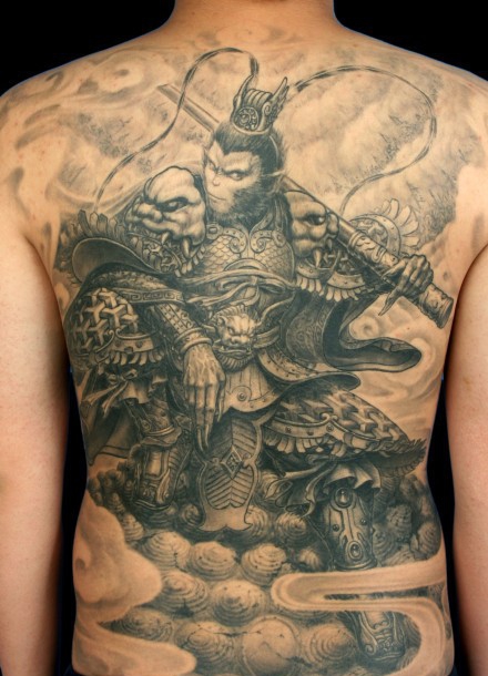 点击大图看下一张：霸气的齐天大圣孙悟空战如来满背纹身