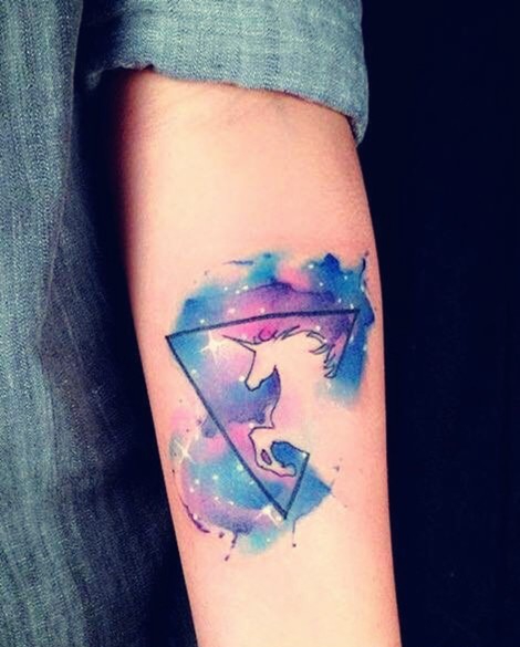 点击大图看下一张:可爱漂亮的彩色独角兽纹身图案