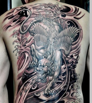 点击大图看下一张：霸气侧漏的麒麟神兽纹身图案