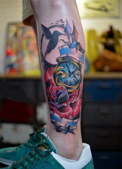 点击大图看下一张：潮男们的时尚腿部纹身