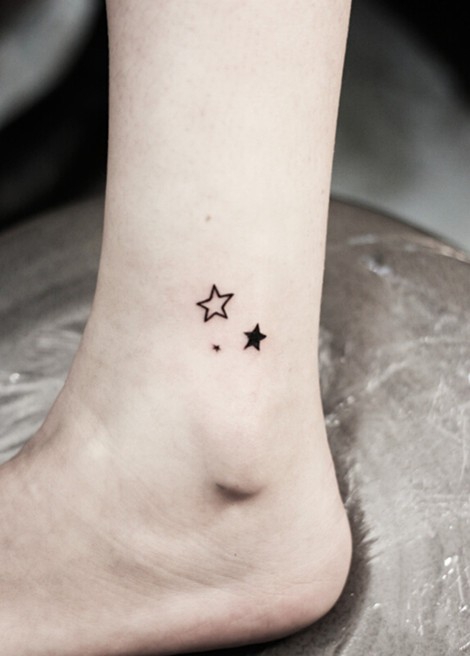 点击大图看下一张：流行的小清新脚踝星星纹身