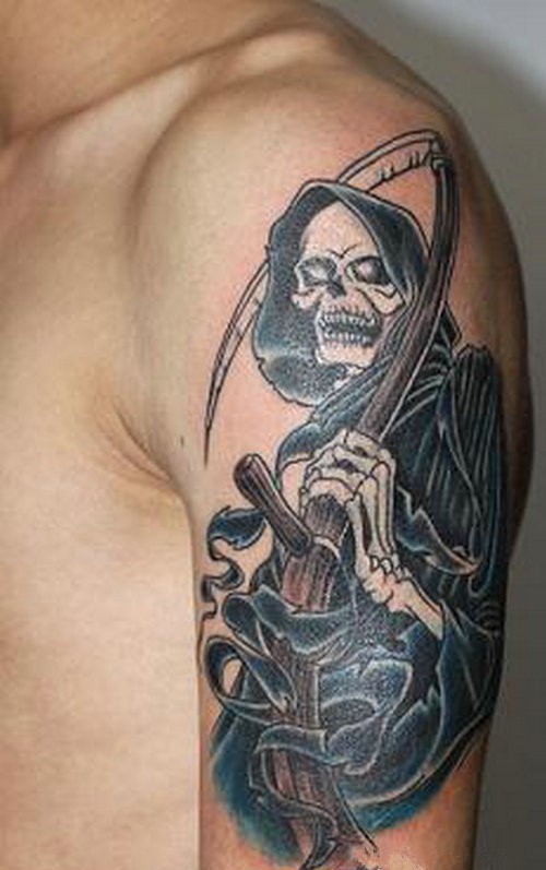 点击大图看下一张：手臂处酷炫的死神纹身