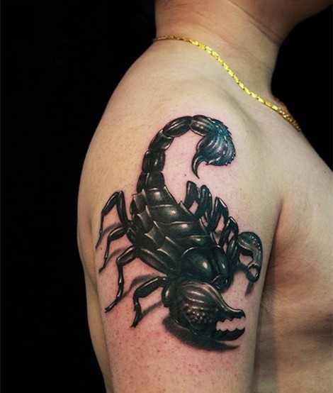 点击大图看下一张：帅气逼真的手臂大臂蝎子纹身图案