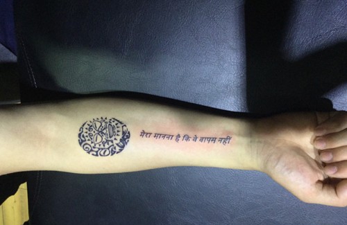 点击大图看下一张：小臂内侧传统的梵文纹身图案