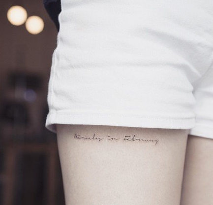点击大图看下一张：女性腿部英文字母纹身