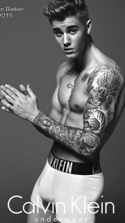 Justin Bieber赤裸上身拍CK内裤广告图